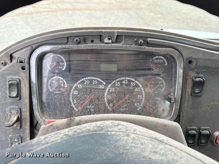 image for item HI9263 2011 Freightliner Business Class M2 truck cab and chassis