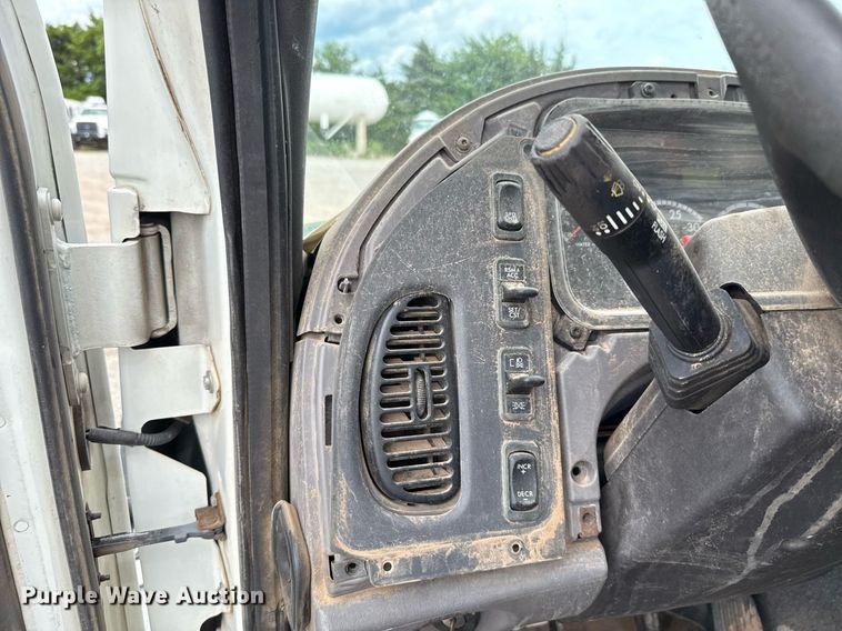 image for item HI9263 2011 Freightliner Business Class M2 truck cab and chassis