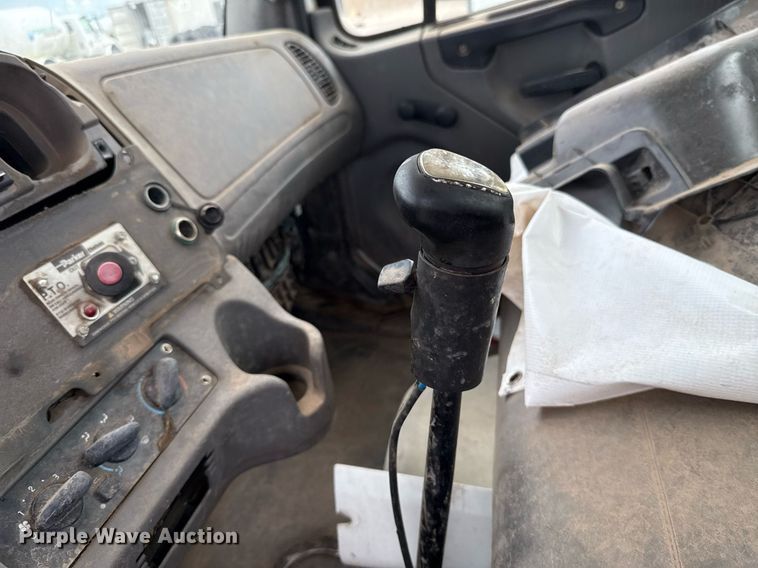 image for item HI9263 2011 Freightliner Business Class M2 truck cab and chassis