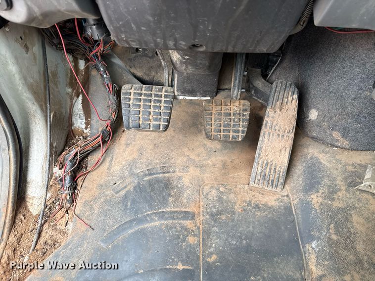 image for item HI9263 2011 Freightliner Business Class M2 truck cab and chassis