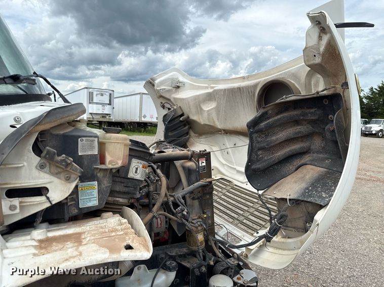 image for item HI9263 2011 Freightliner Business Class M2 truck cab and chassis