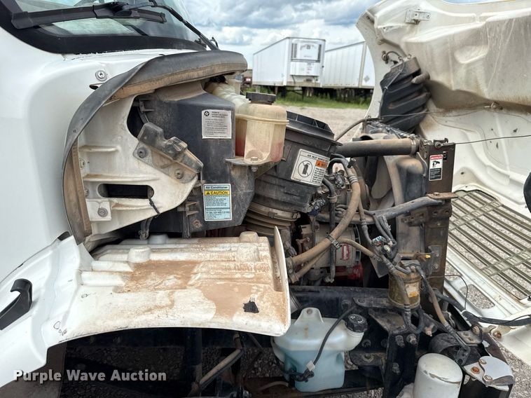 image for item HI9263 2011 Freightliner Business Class M2 truck cab and chassis