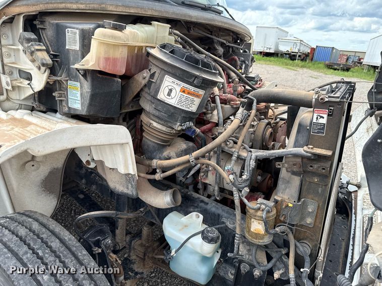 image for item HI9263 2011 Freightliner Business Class M2 truck cab and chassis