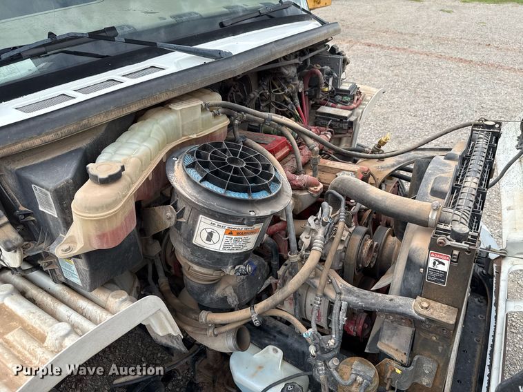 image for item HI9263 2011 Freightliner Business Class M2 truck cab and chassis