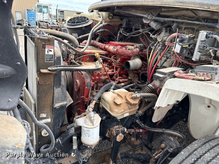 image for item HI9263 2011 Freightliner Business Class M2 truck cab and chassis