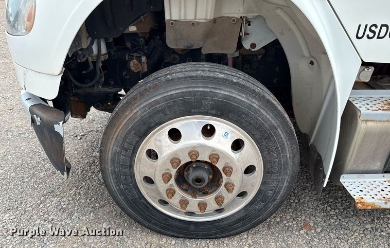 image for item HI9263 2011 Freightliner Business Class M2 truck cab and chassis