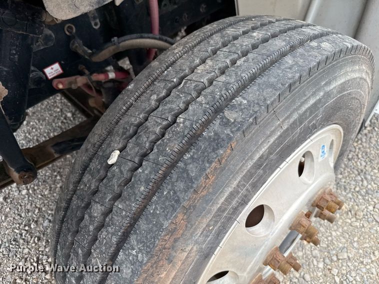 image for item HI9263 2011 Freightliner Business Class M2 truck cab and chassis