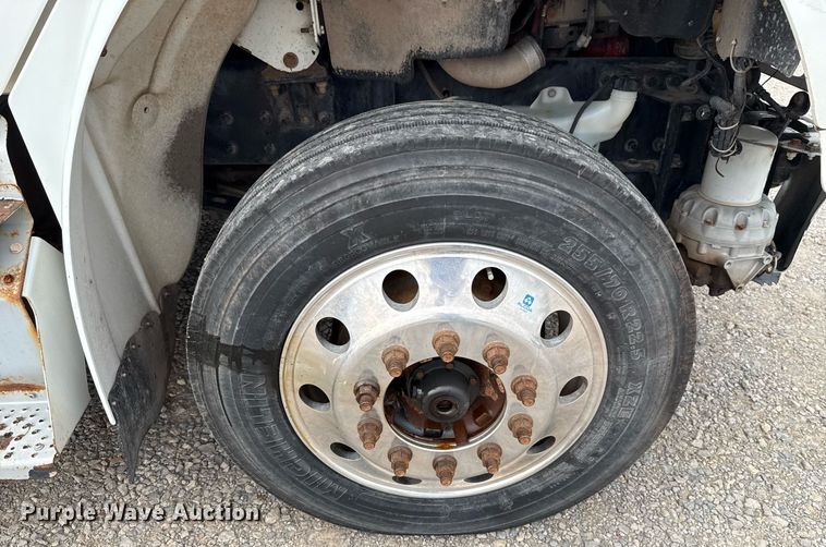 image for item HI9263 2011 Freightliner Business Class M2 truck cab and chassis