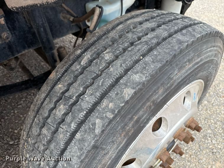 image for item HI9263 2011 Freightliner Business Class M2 truck cab and chassis