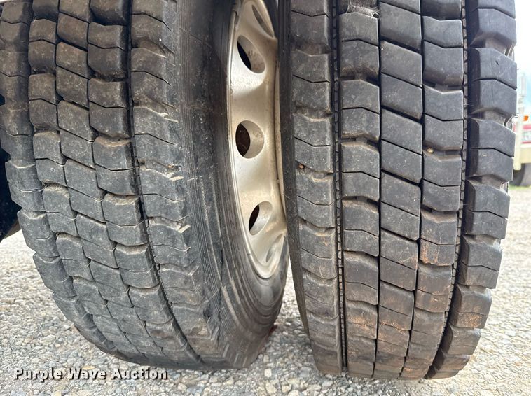 image for item HI9263 2011 Freightliner Business Class M2 truck cab and chassis