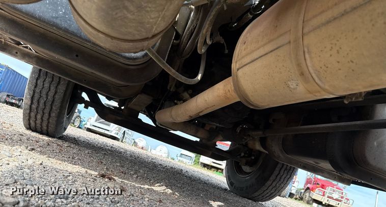 image for item HI9266 2003 International 4300 truck cab and chassis