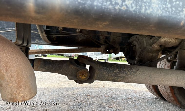 image for item HI9266 2003 International 4300 truck cab and chassis