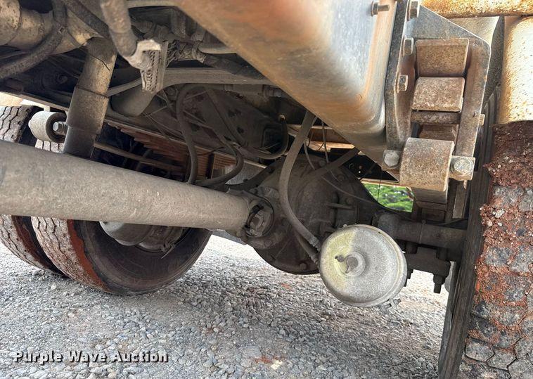 image for item HI9266 2003 International 4300 truck cab and chassis