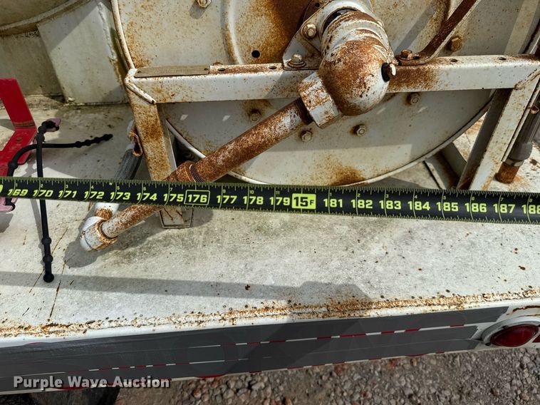 image for item HI9266 2003 International 4300 truck cab and chassis