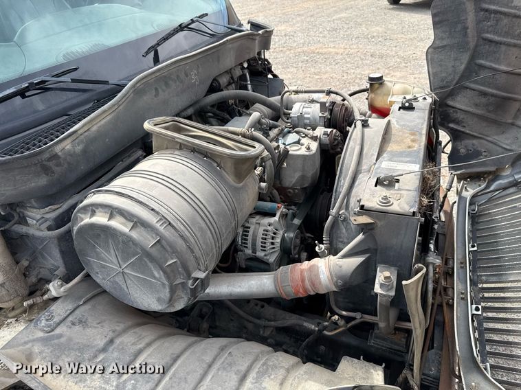 image for item HI9266 2003 International 4300 truck cab and chassis