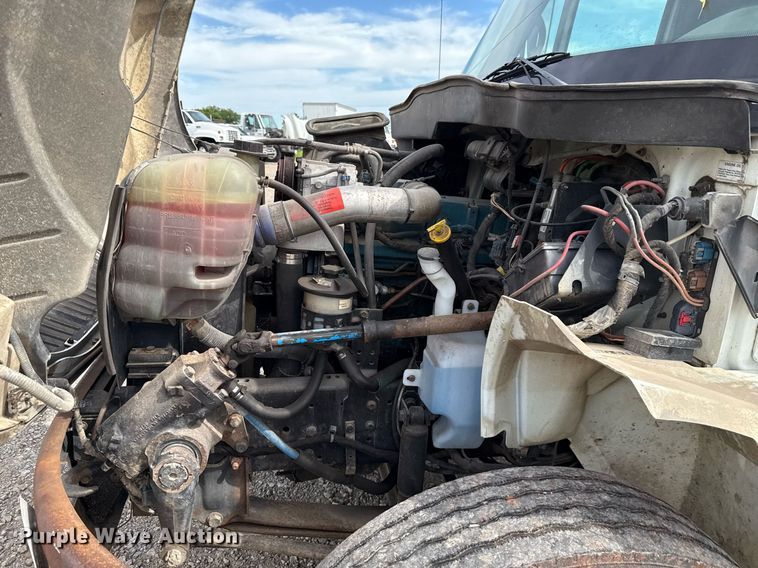 image for item HI9266 2003 International 4300 truck cab and chassis