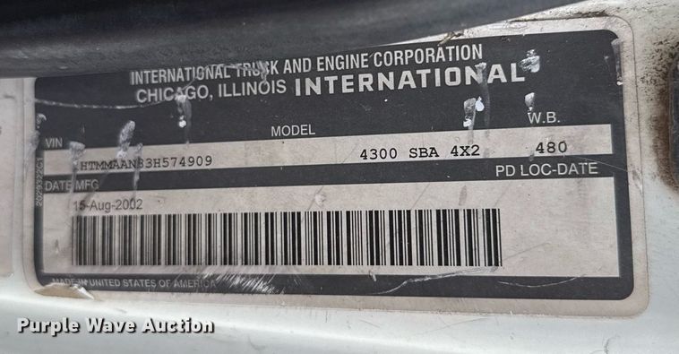 image for item HI9266 2003 International 4300 truck cab and chassis