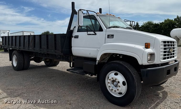 image for item HI9267 2000 Chevrolet C7500 dump flatbed truck