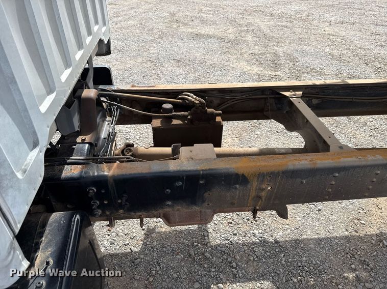 image for item HI9267 2000 Chevrolet C7500 dump flatbed truck