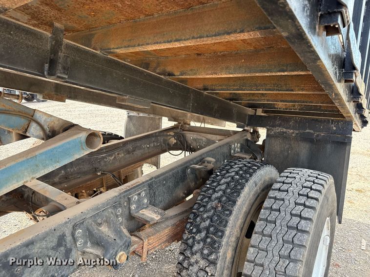 image for item HI9267 2000 Chevrolet C7500 dump flatbed truck