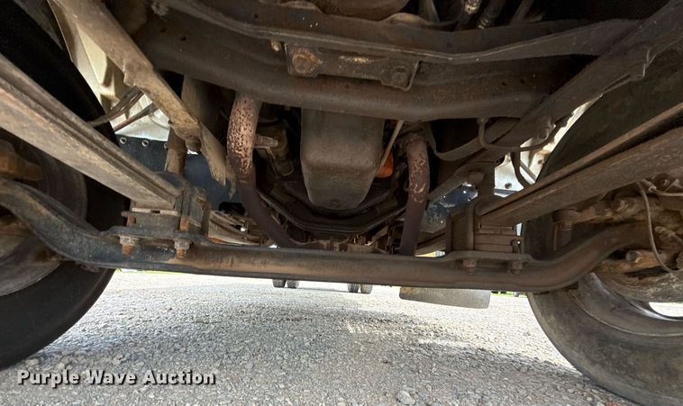 image for item HI9267 2000 Chevrolet C7500 dump flatbed truck