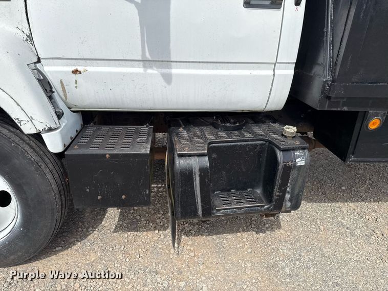 image for item HI9267 2000 Chevrolet C7500 dump flatbed truck