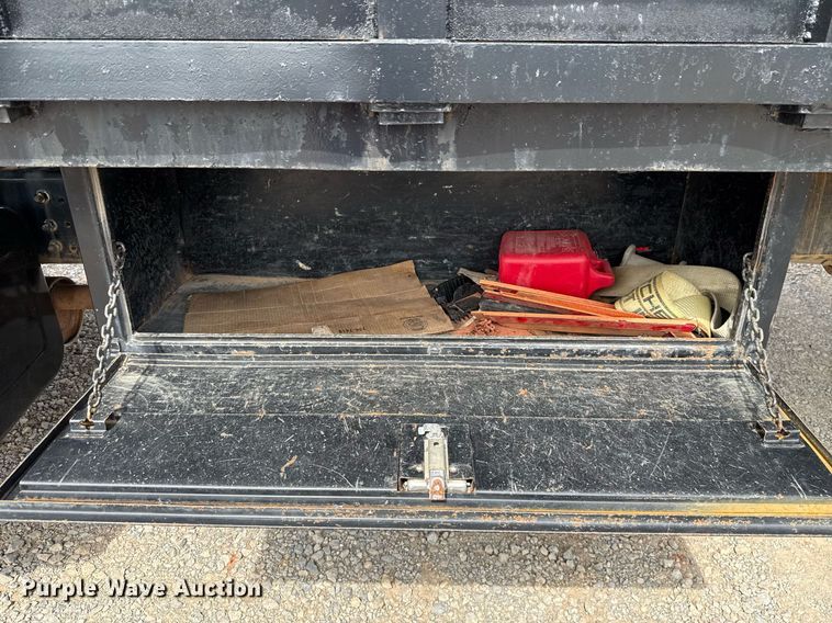 image for item HI9267 2000 Chevrolet C7500 dump flatbed truck