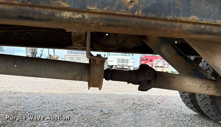 image for item HI9267 2000 Chevrolet C7500 dump flatbed truck