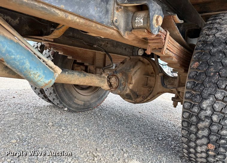 image for item HI9267 2000 Chevrolet C7500 dump flatbed truck