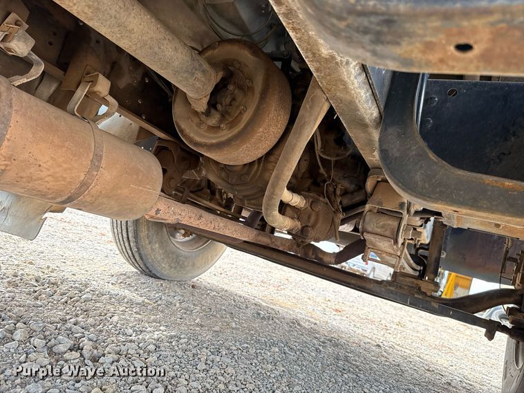 image for item HI9267 2000 Chevrolet C7500 dump flatbed truck