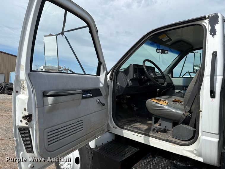 image for item HI9267 2000 Chevrolet C7500 dump flatbed truck