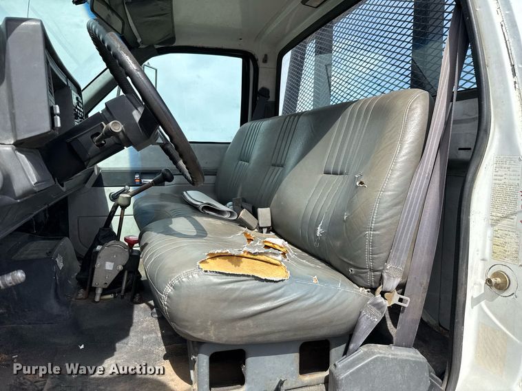 image for item HI9267 2000 Chevrolet C7500 dump flatbed truck