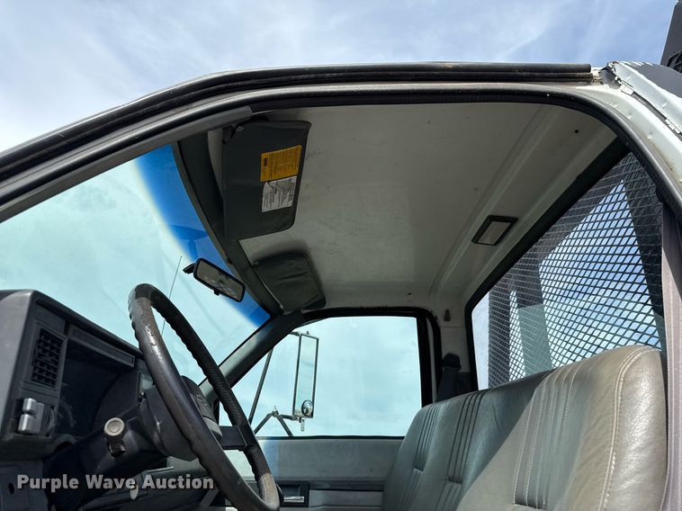 image for item HI9267 2000 Chevrolet C7500 dump flatbed truck