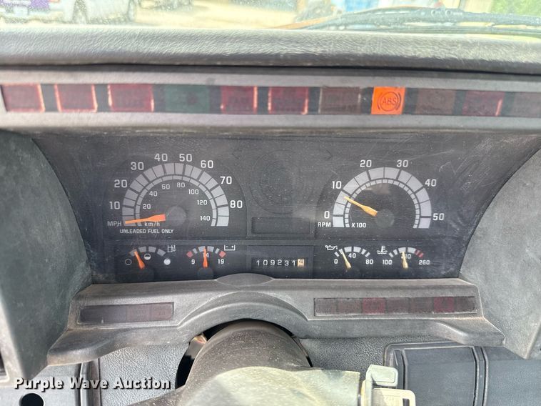 image for item HI9267 2000 Chevrolet C7500 dump flatbed truck