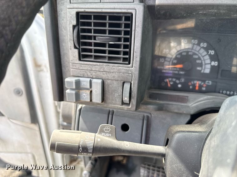 image for item HI9267 2000 Chevrolet C7500 dump flatbed truck