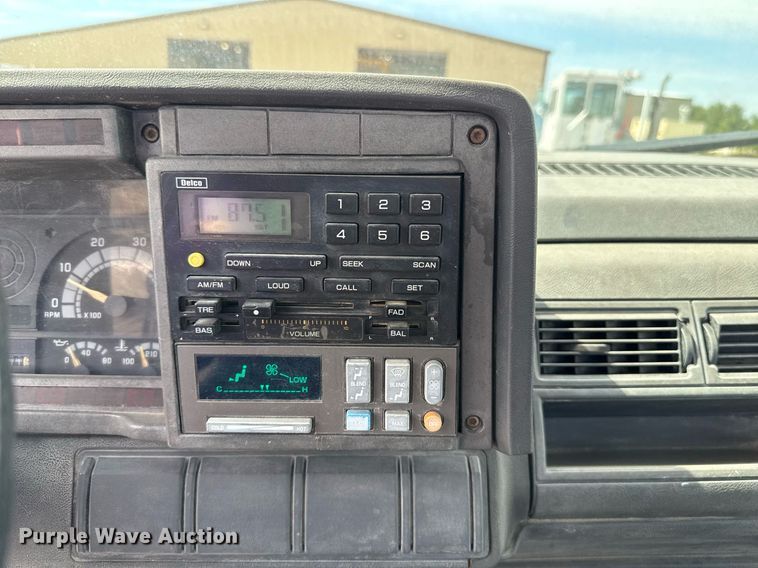 image for item HI9267 2000 Chevrolet C7500 dump flatbed truck