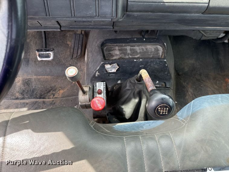 image for item HI9267 2000 Chevrolet C7500 dump flatbed truck