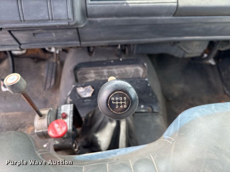 image for item HI9267 2000 Chevrolet C7500 dump flatbed truck