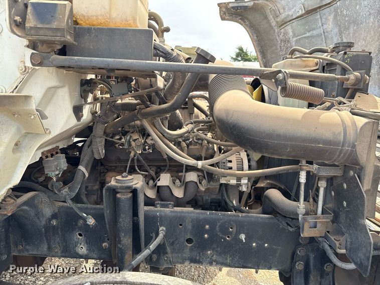 image for item HI9267 2000 Chevrolet C7500 dump flatbed truck