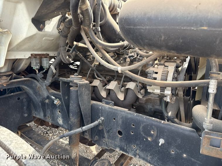 image for item HI9267 2000 Chevrolet C7500 dump flatbed truck