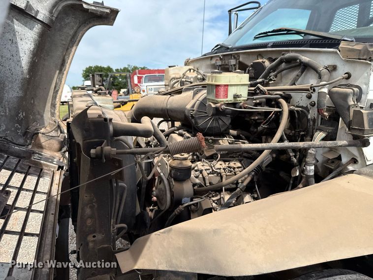 image for item HI9267 2000 Chevrolet C7500 dump flatbed truck