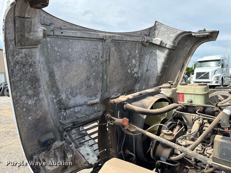 image for item HI9267 2000 Chevrolet C7500 dump flatbed truck