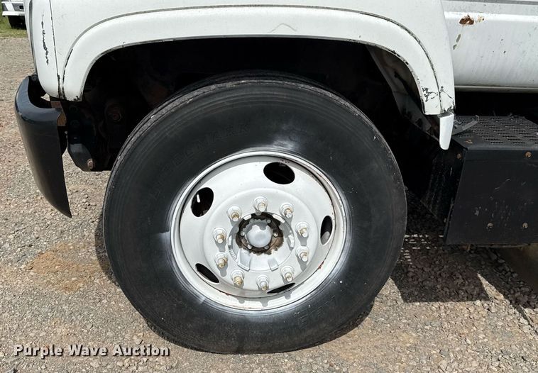 image for item HI9267 2000 Chevrolet C7500 dump flatbed truck