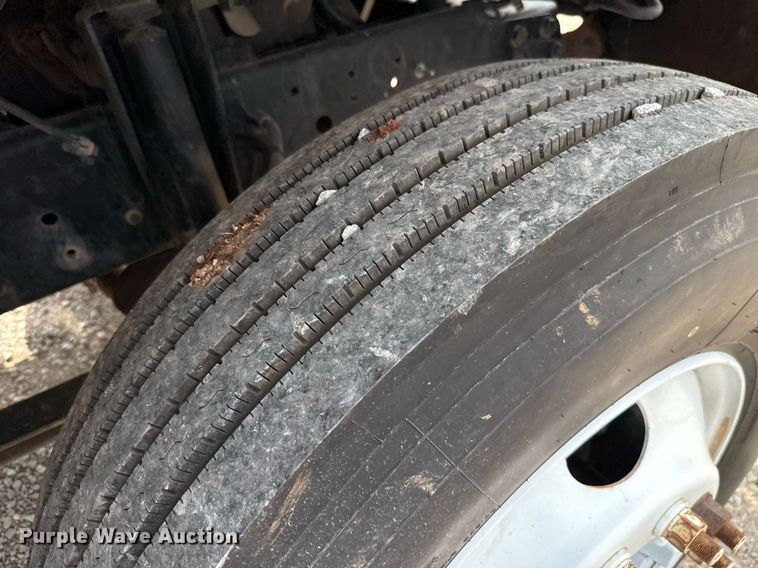 image for item HI9267 2000 Chevrolet C7500 dump flatbed truck