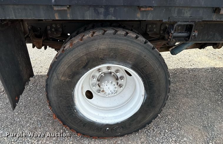 image for item HI9267 2000 Chevrolet C7500 dump flatbed truck