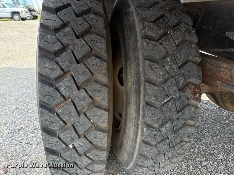 image for item HI9267 2000 Chevrolet C7500 dump flatbed truck