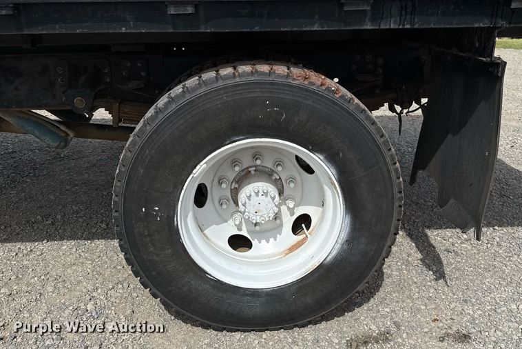 image for item HI9267 2000 Chevrolet C7500 dump flatbed truck