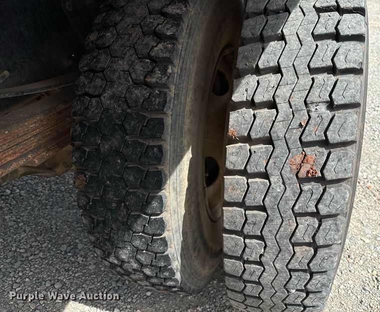 image for item HI9267 2000 Chevrolet C7500 dump flatbed truck