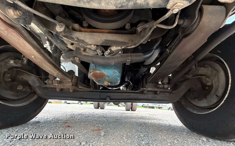 image for item HI9269 2002 International 4300 truck cab and chassis