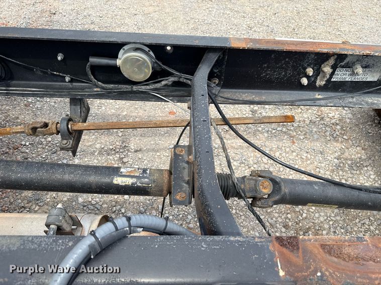 image for item HI9269 2002 International 4300 truck cab and chassis